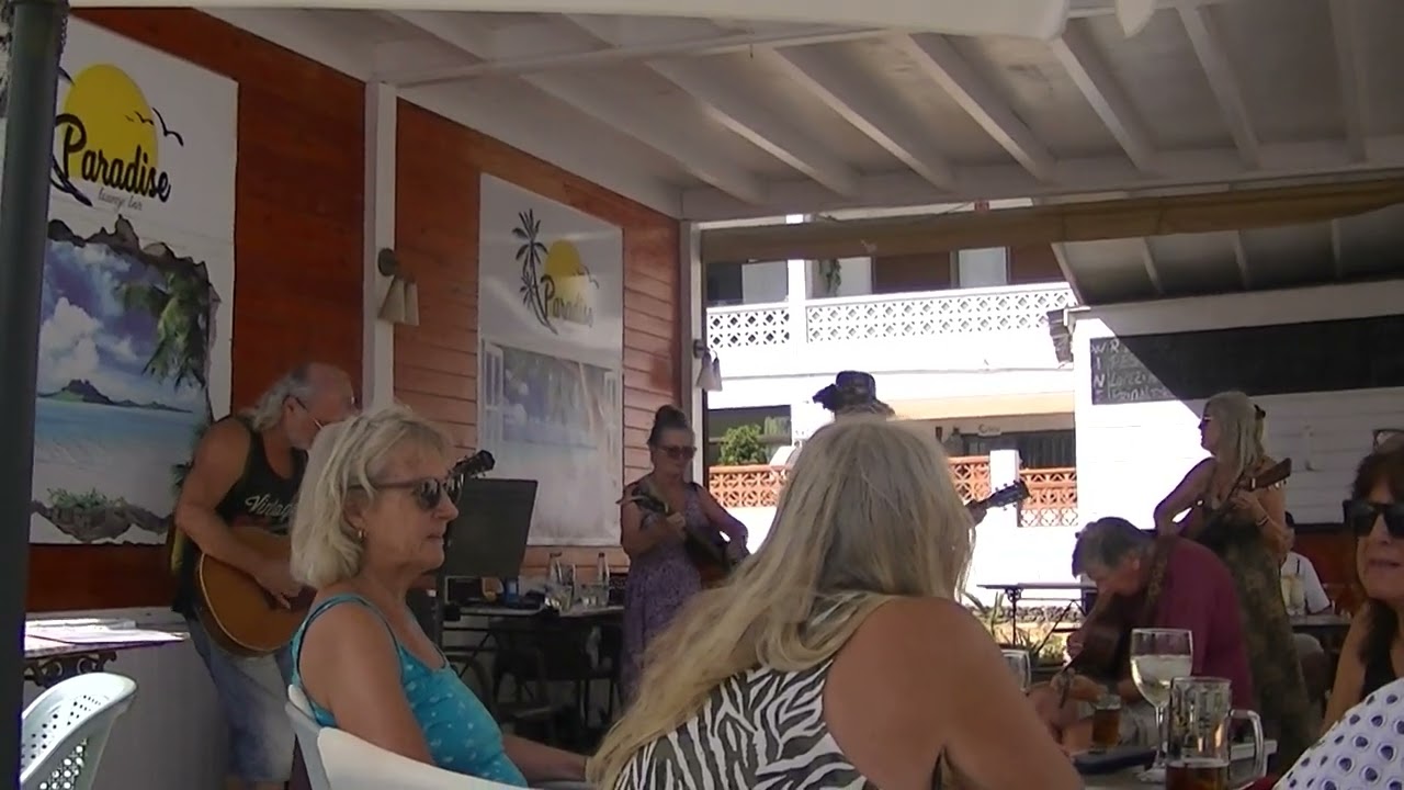 00068 Jammin with Maitland Young Paradise Lounge Bar Corralejo 03/10/25