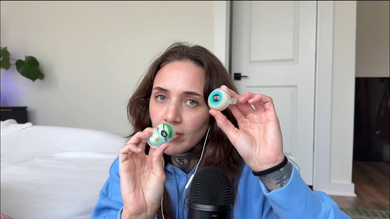ASMR| GUMMY EYEBALL VS. PIRATE SKULL
