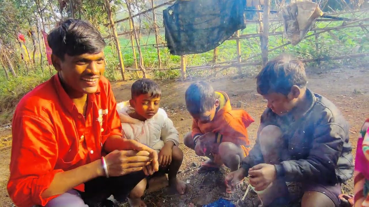 पंडो  जनजाति के बच्चे चूहा भुंज कर खाते हुवे|#Tribaldiscovery #tribesvudeo