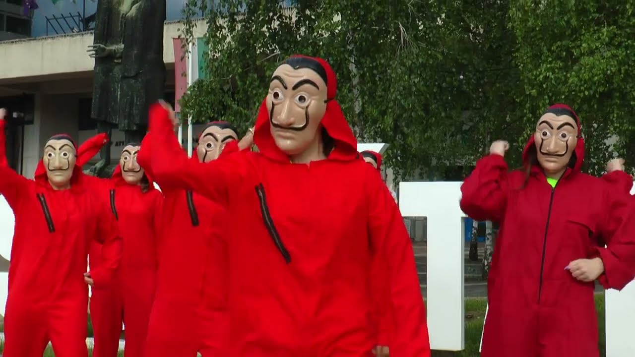 Flashmobon mutatta be koreográfiáit a Mona Deja-Vu Tánciskola