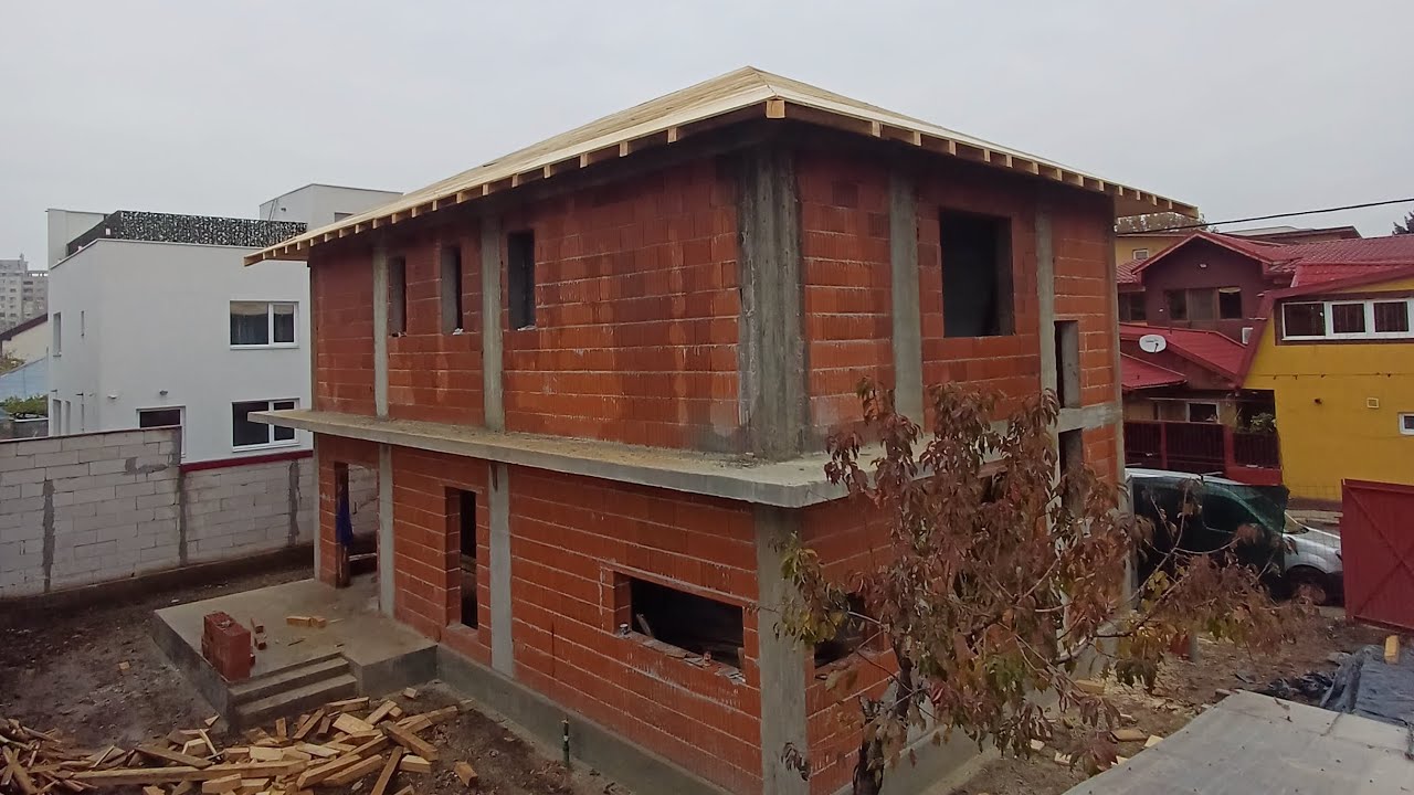 Casă la roșu a cincea etapă! ( acoperiș în patru ape )