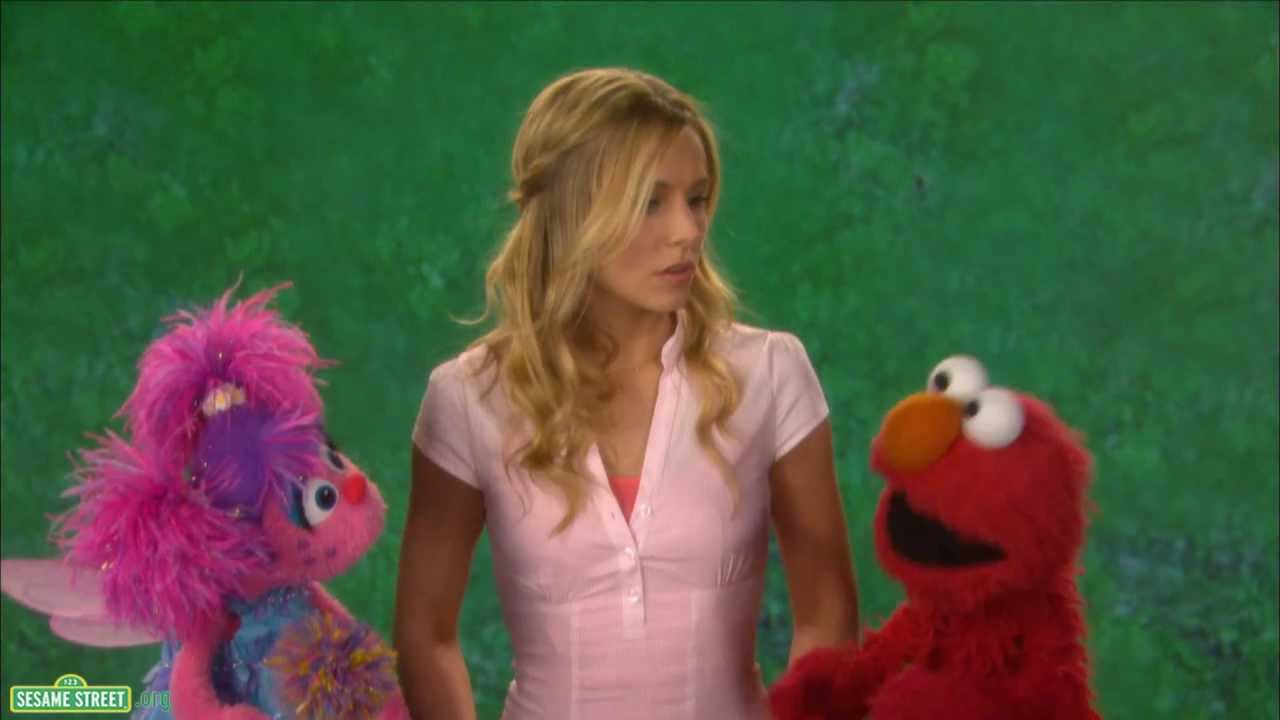 Sesame Street: Kristen Bell, Elmo, and Abby - Splatter