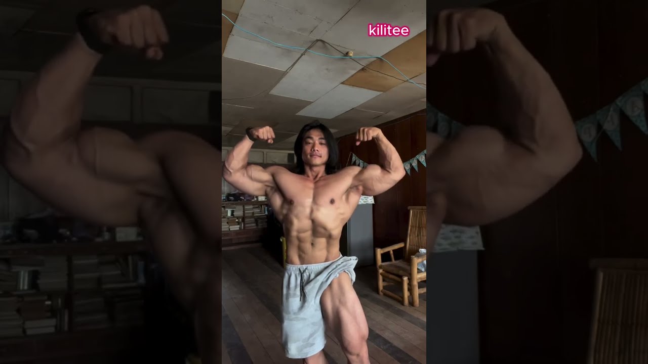 Leanndro Navarra shirtless 🔥 flexing muscles, vibes on point 💪 