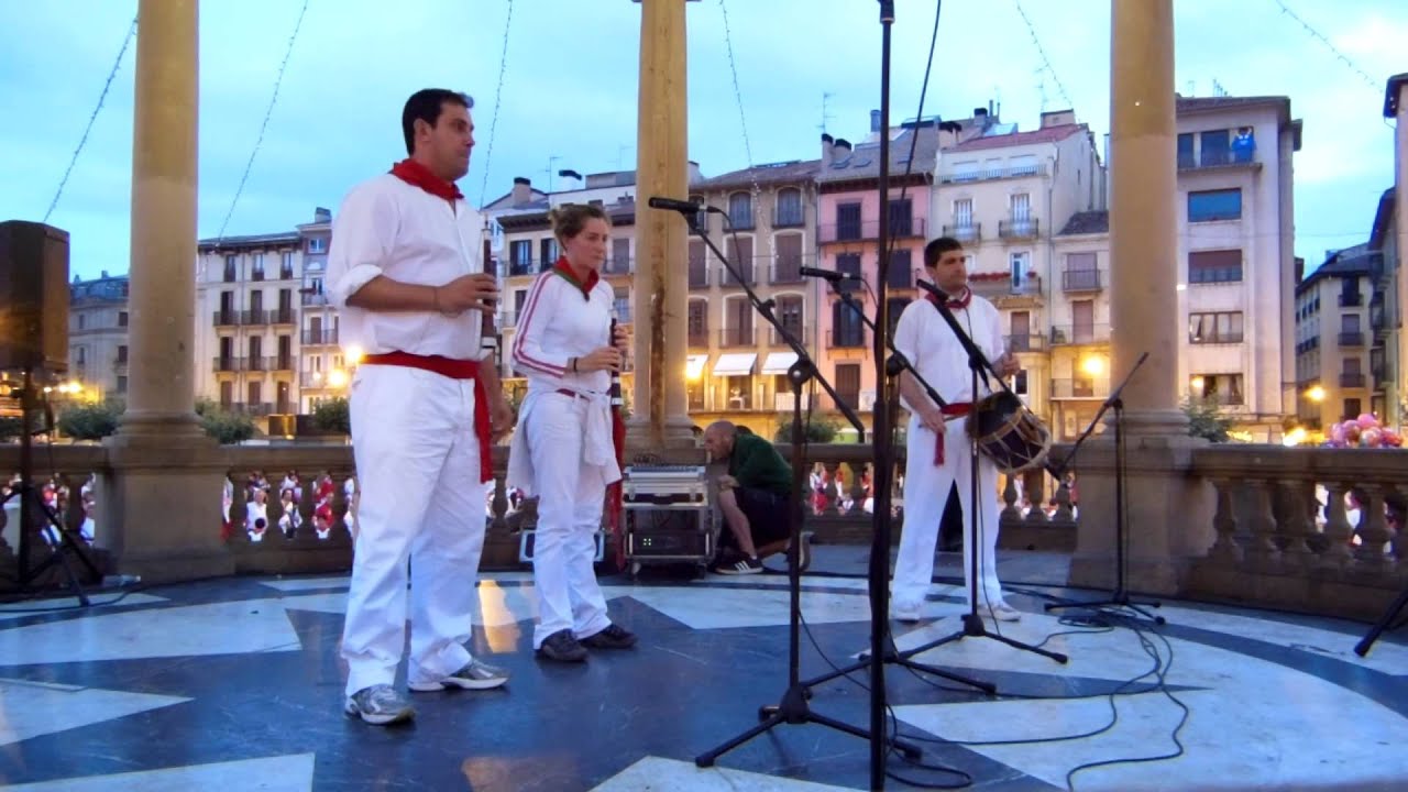Haizaldi Larrain Dantza 2garren zatia Gazteluko Plaza 20140713