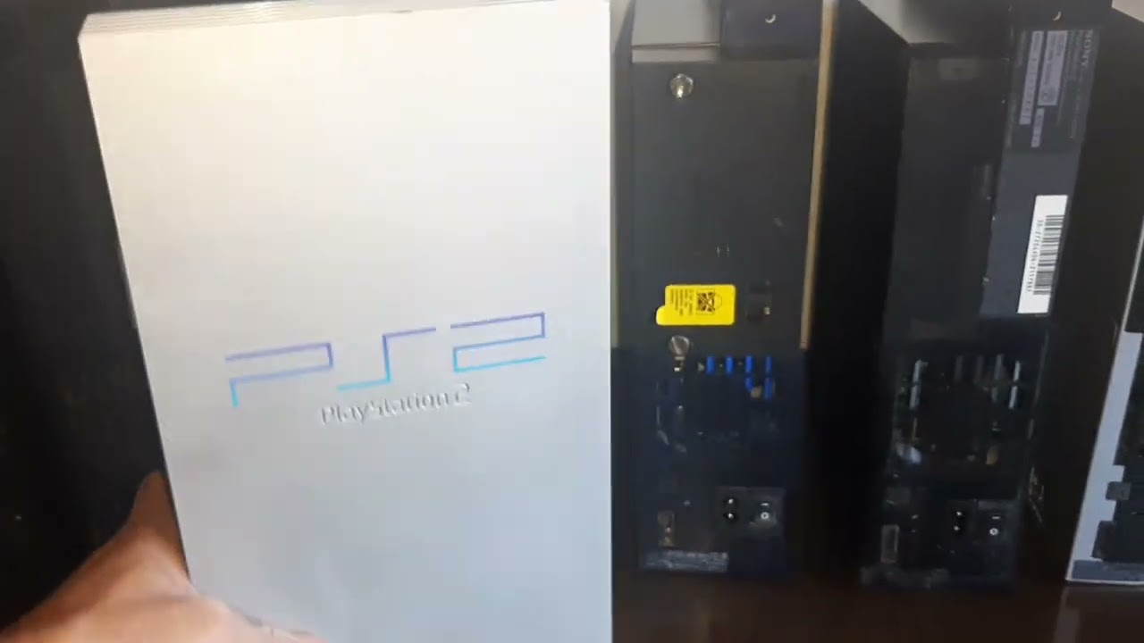 Playstation 2 fat  do começo modelo SCPH 10000 ao SCPH 50011, esses modelo tabem tem cores diferente