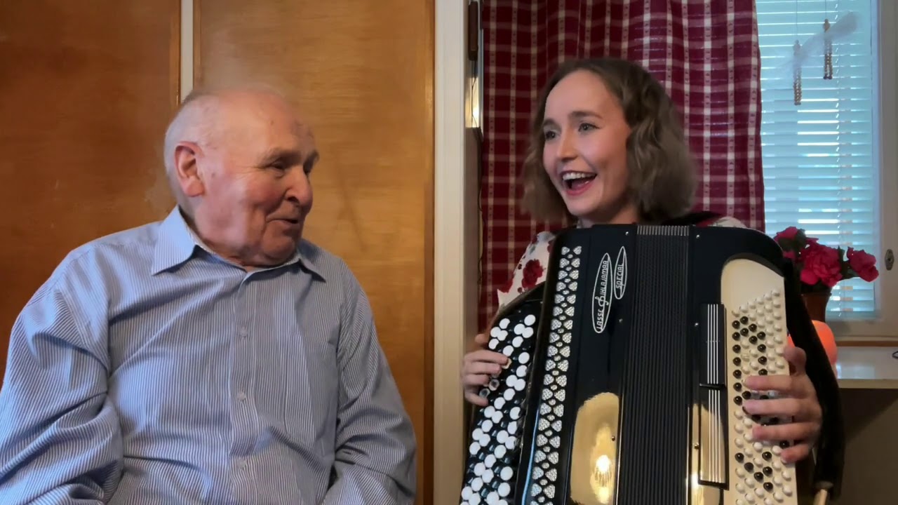 Lotta ja pappa soittavat soittimia | Huuliharppu, haitari ja piano 🎶