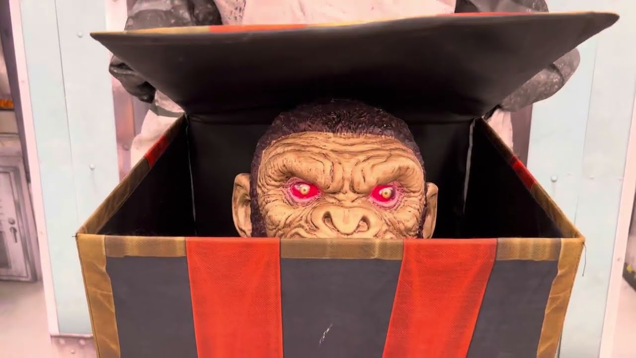Giant Spider and Demonic Devil attack Halloween Train !