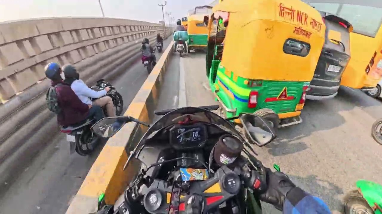 Kawasaki Ninja ZX6R VS City Traffic