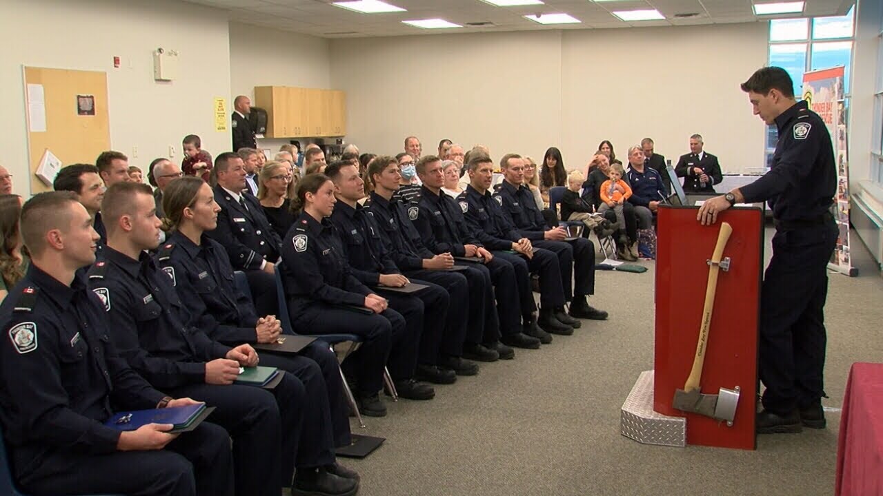 Thunder Bay welcomes 10 new firefighters