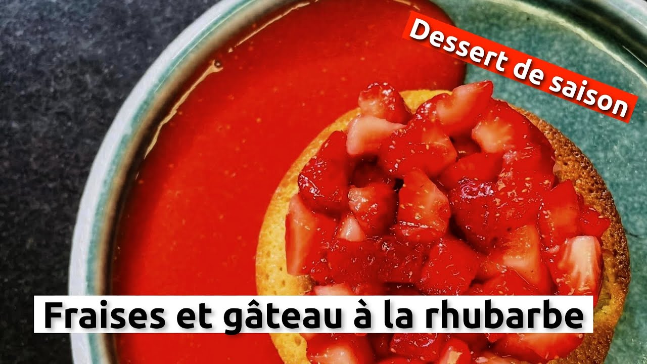 Fraises et gâteau à la rhubarbe
