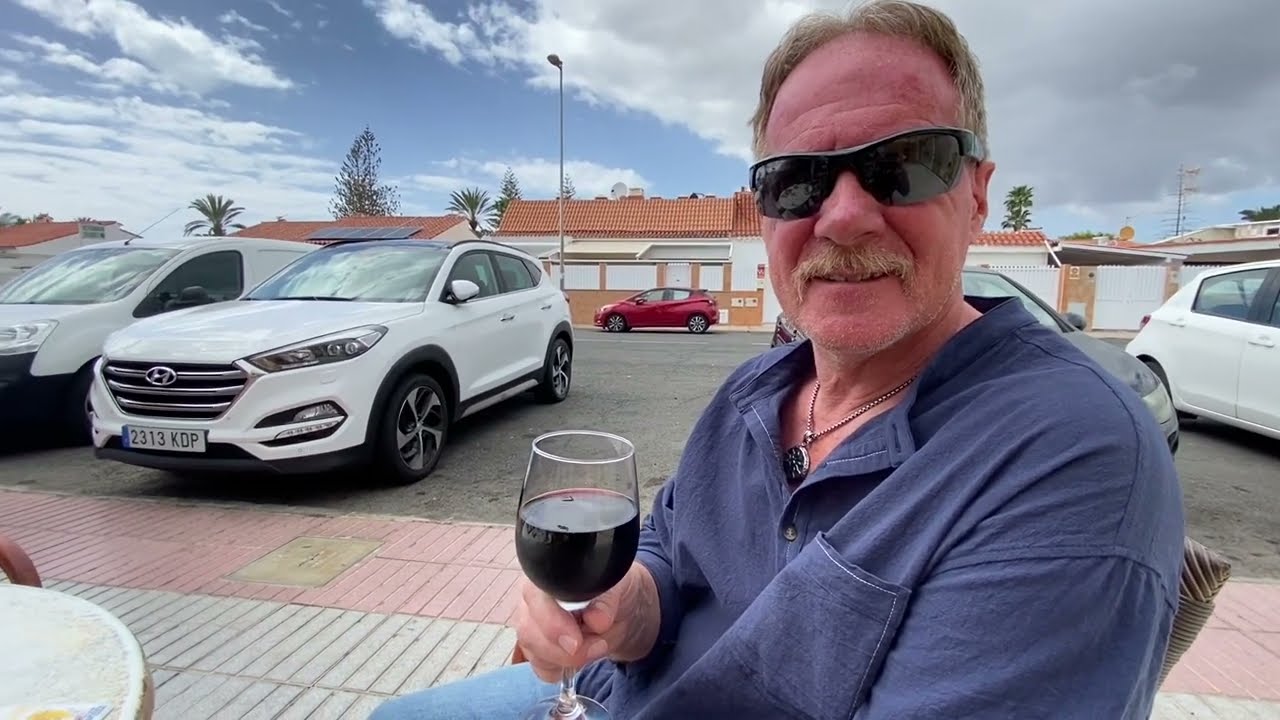 PLAYA DEL INGLES: LA SANDIA CC & CHEAP DRINKS AT HURACAN BAR! GRAN CANARIA 2023