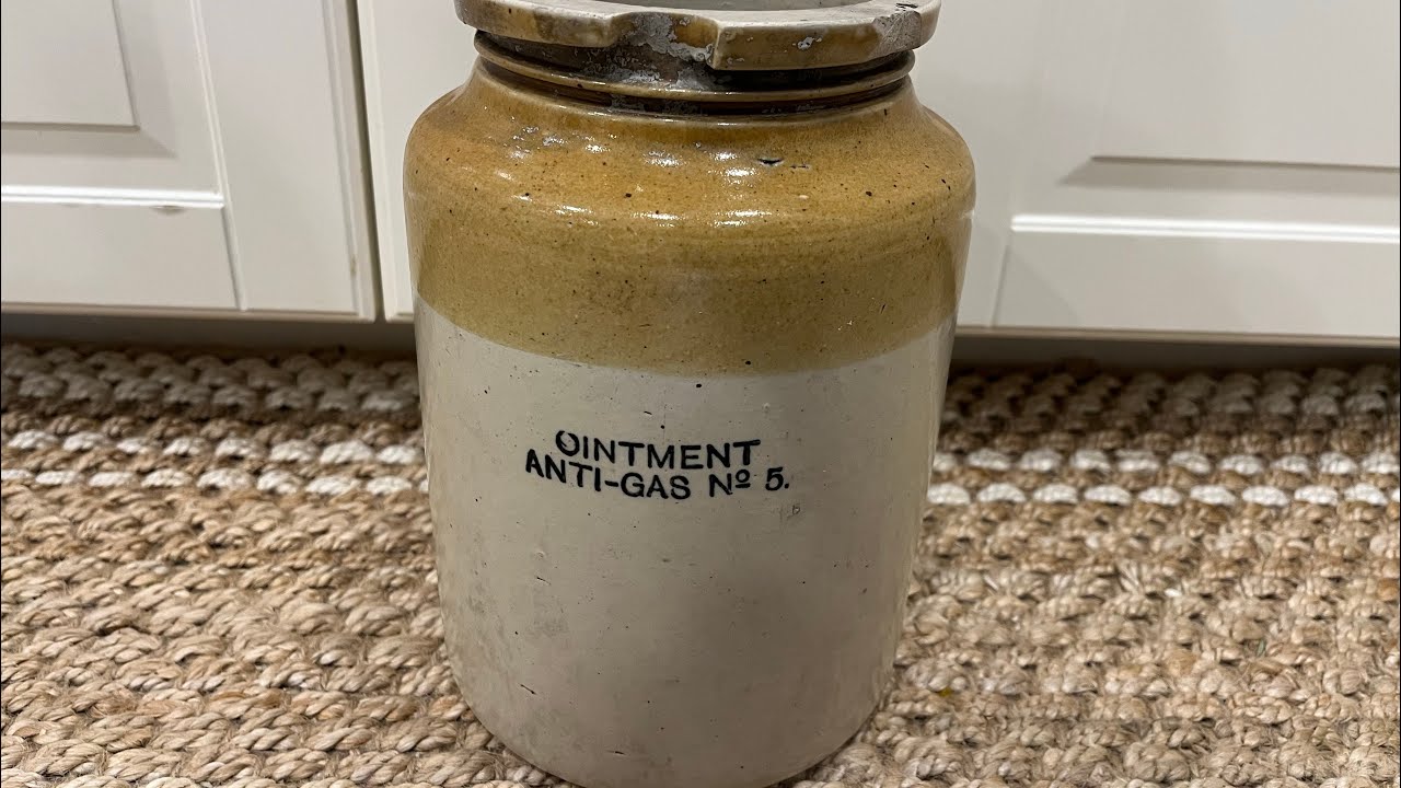 Unboxing Anti-Gas Ointment No.5 Jar