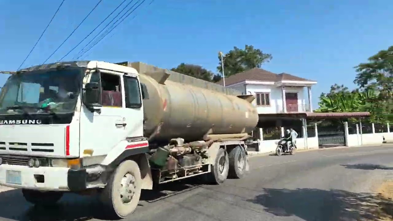 Laos ເດີນທາງຈາກນະຄອນໄກສອນ ຫາປາກຊັນ เดินทางจากนครไกรสรเข้าสู่เมืองปากชัน #เที่ยวลาวใต้ 