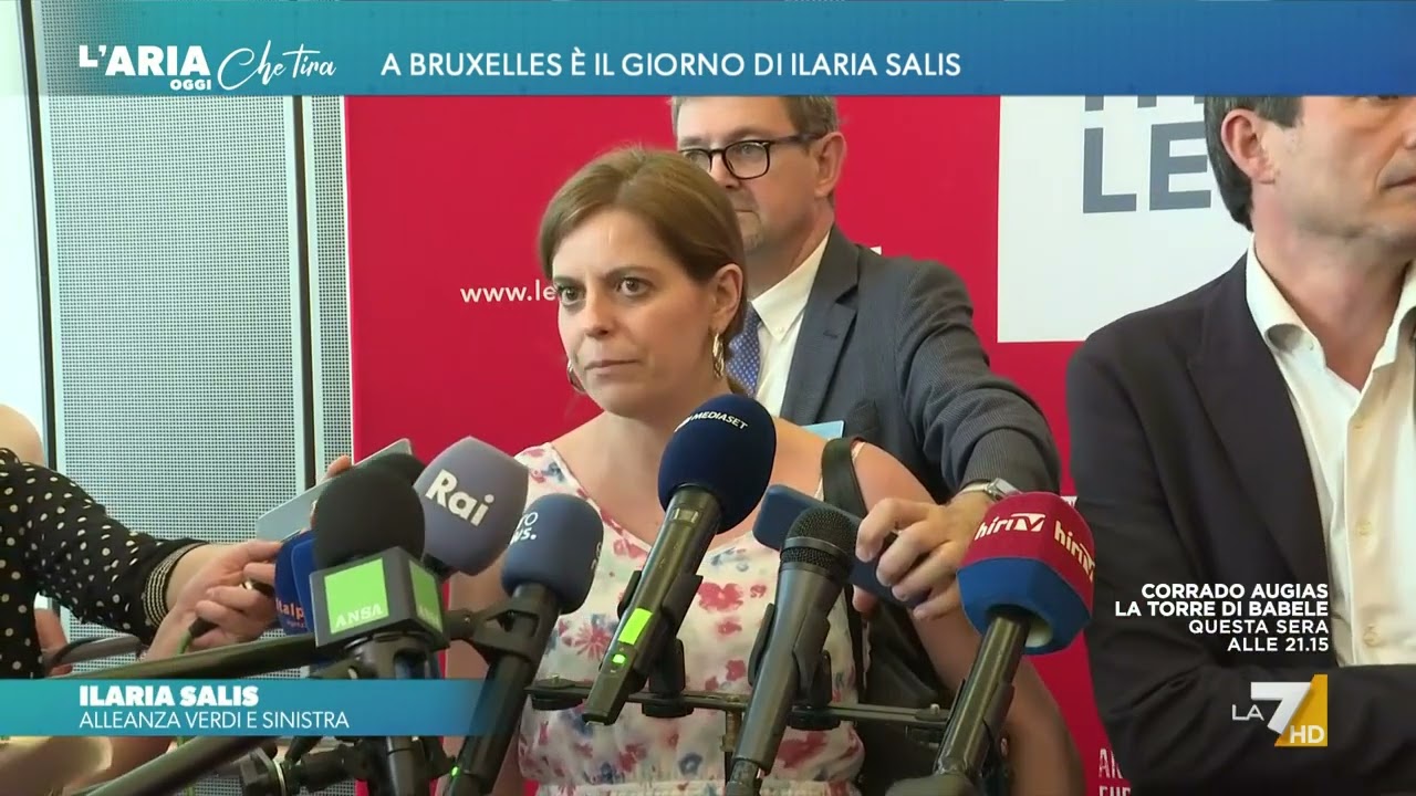 Ilaria Salis fa il suo ingresso al Parlamento europeo con Nicola Fratoianni e Mimmo Lucano: ...