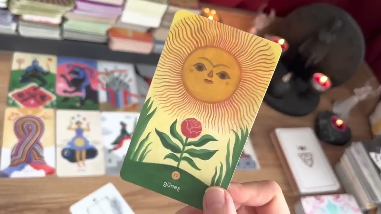 Aklımdaki Kişi Ve Geleceğimiz 💞 Bizi Neler Bekliyor?  Aklımdaki Kişi Tarot Açılımı 💘