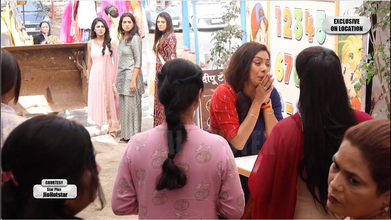 Anupamaa Serial On Location: Anupama says, with folded hands, 