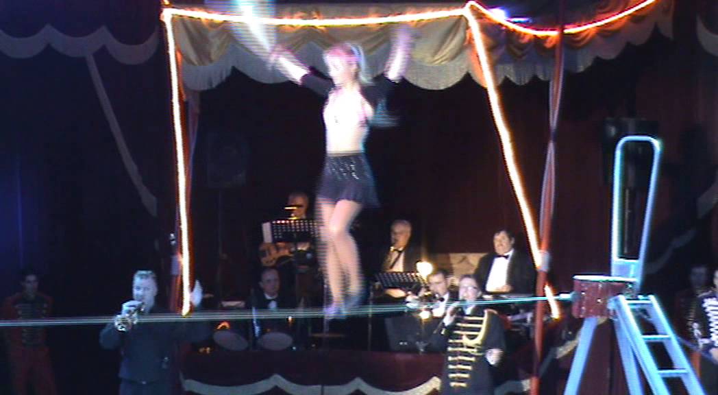 Mandy Scholl on a Thightrope Circus