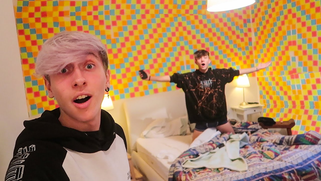 HO RIEMPITO DI POST IT LA CAMERA DI VALERIO MAZZEI !! (*post it prank assurdo*)