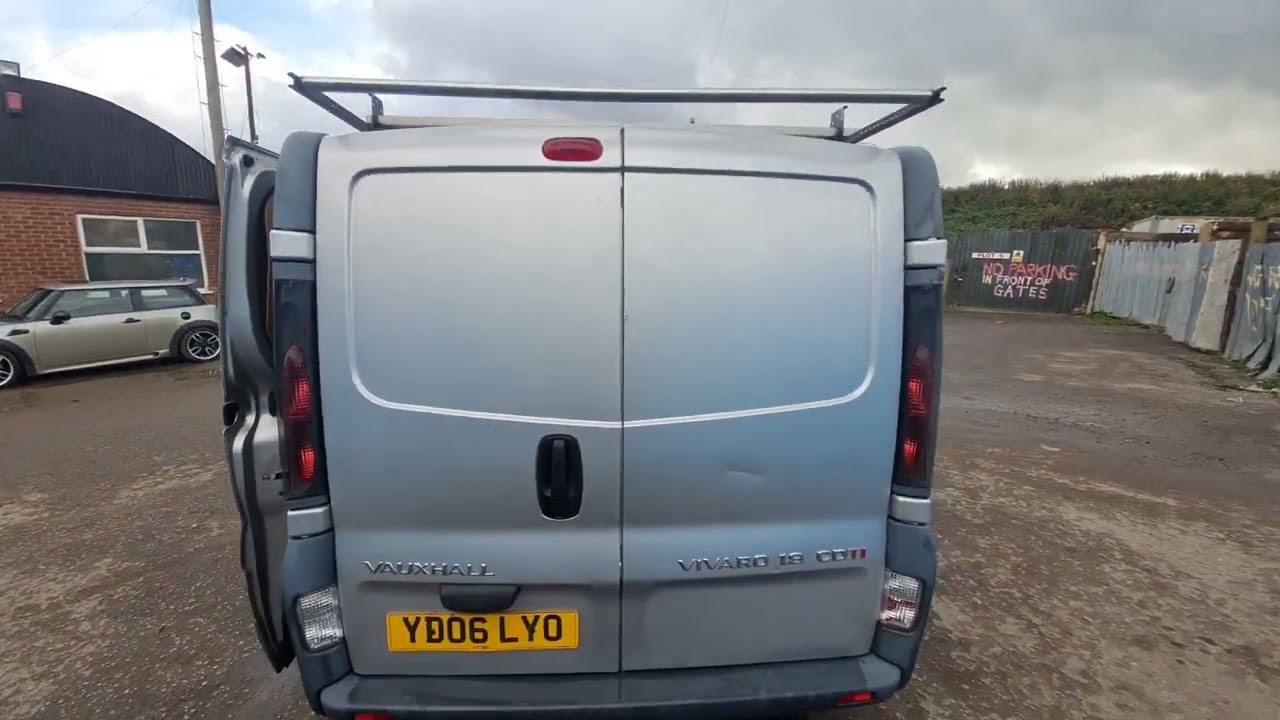 YD06LYO 2006 VAUXHALL VIVARO 2700 CDTI 100 SWB