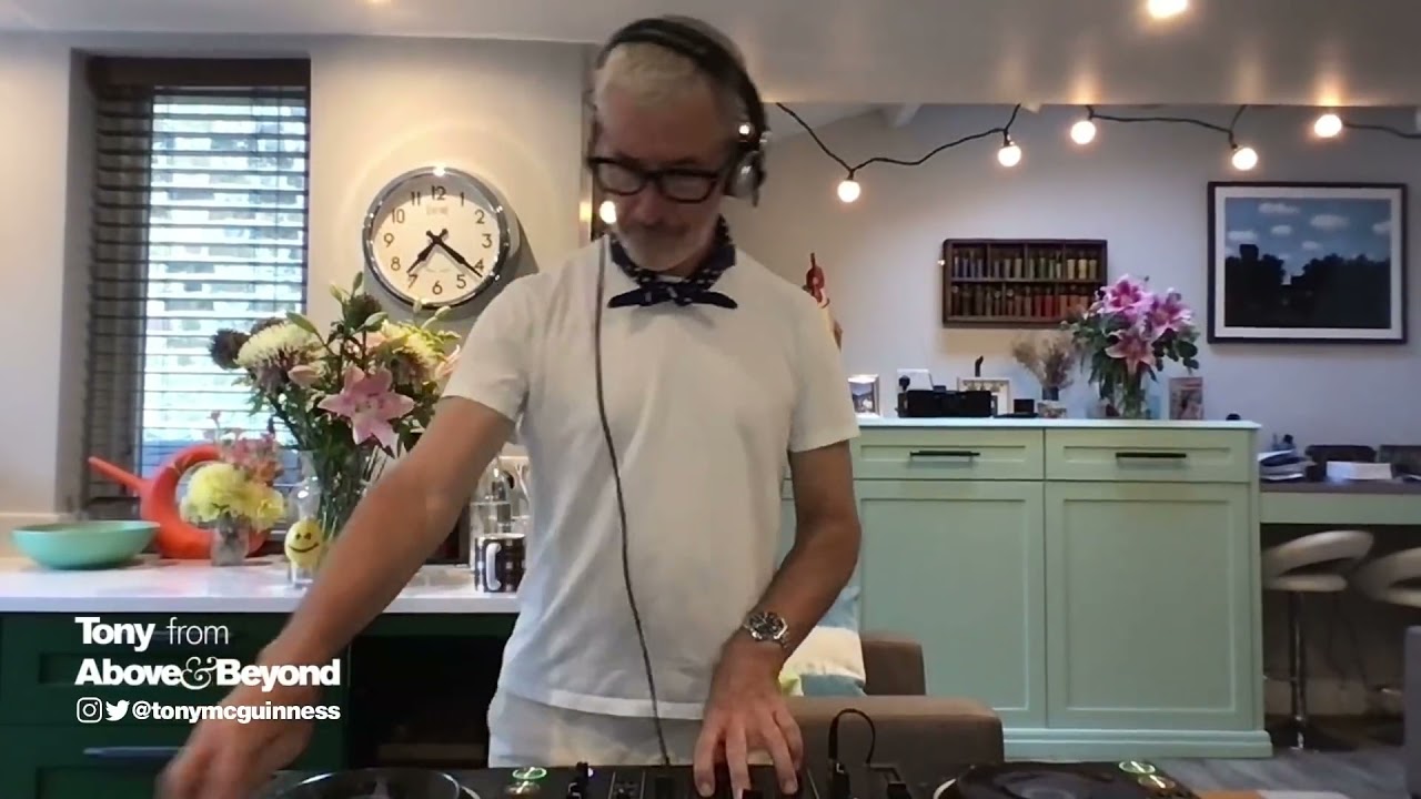 Tony from Above & Beyond playing 