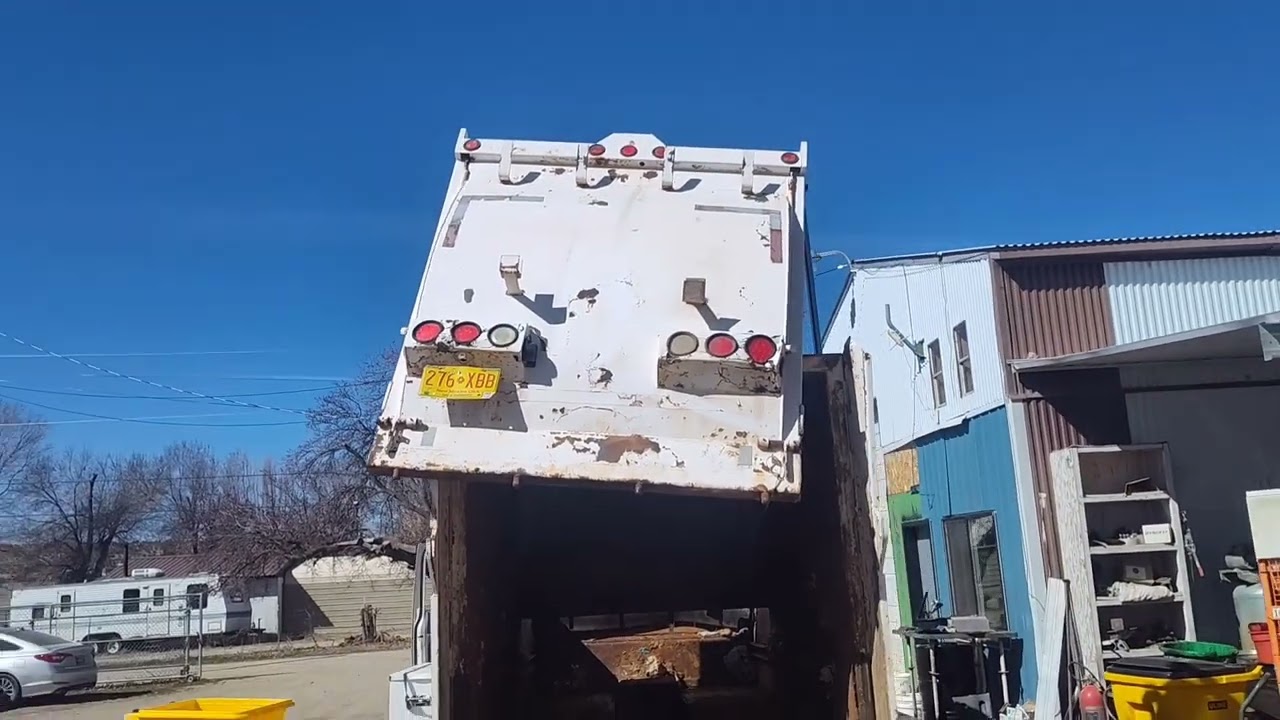 Мусоровоз Izuzu 