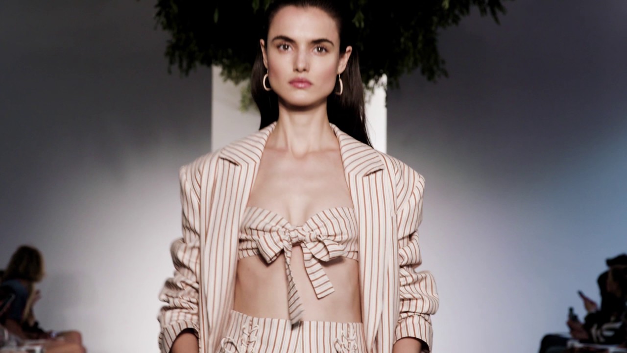 Zimmermann Resort 18 Ready-to-Wear Collection Runway Show