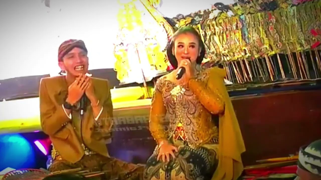 MEMANG ADA AJA GEBRAKANNYA KETIKA NIKEN DAN KI AKBAR SATU PANGGUNG