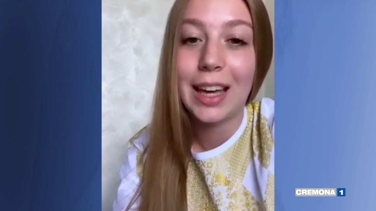 Il video omaggio alla prof neo mamma dai suoi studenti dell'Anguissola