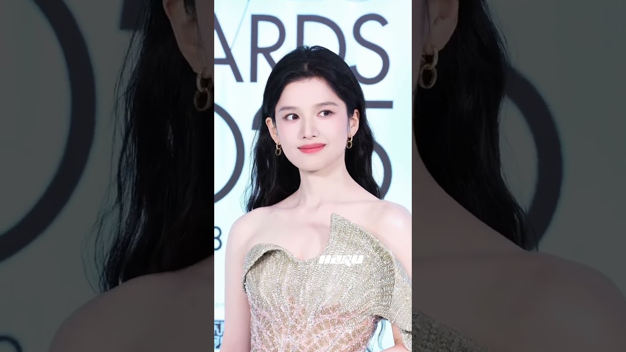 251028 ELLE Gala Fancam - Zhang Jingyi 张婧仪