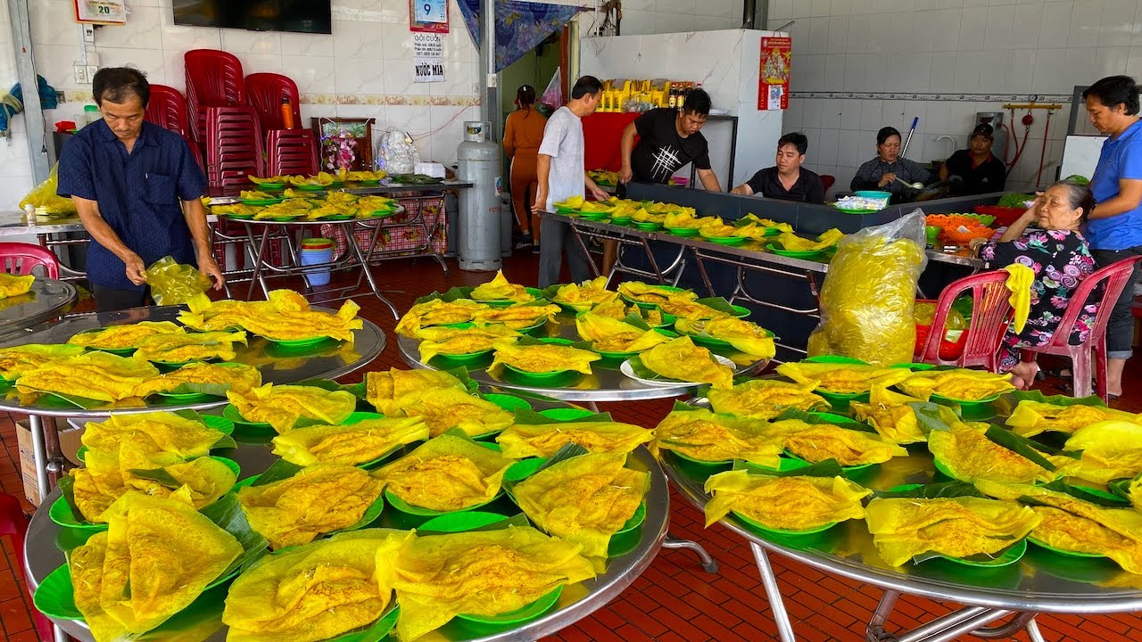 Khủng khiếp làng bánh xèo đổ cả ngàn bánh trong ngày cúng Mùng 5