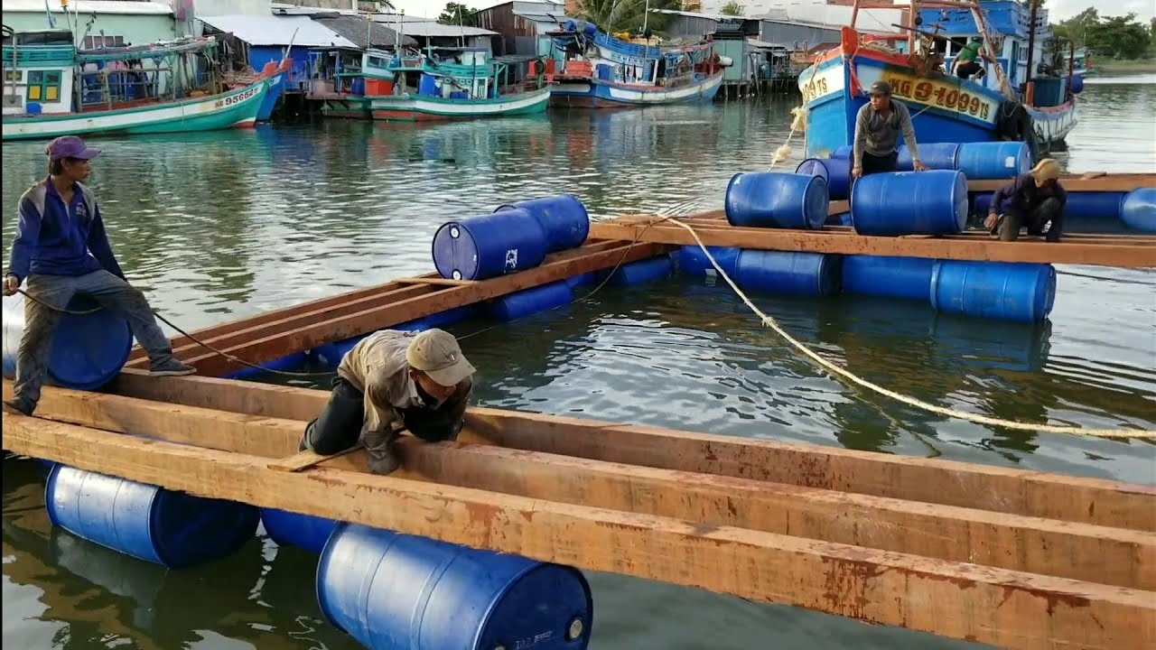 Toàn cảnh đóng bè,và lắp ráp bè cá.