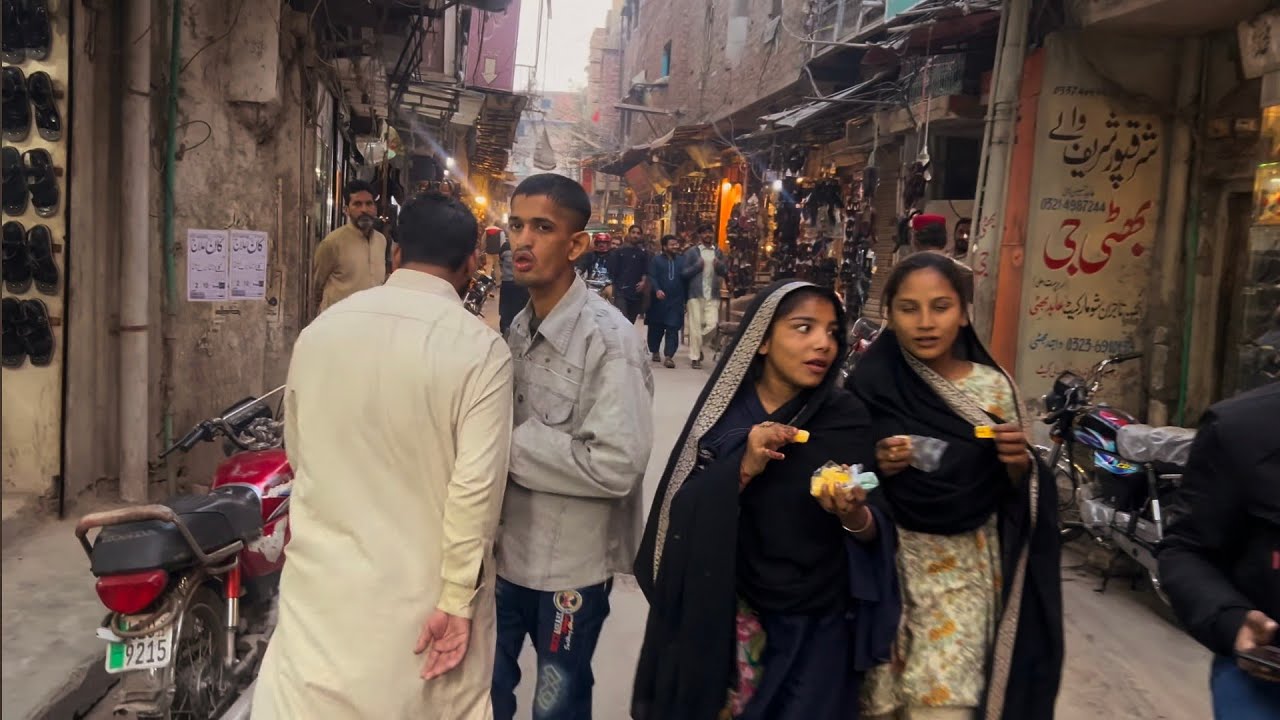 Lahore Old City Streets  Walking Tour  4k Walk Tour Lahore ‚ Pakistan