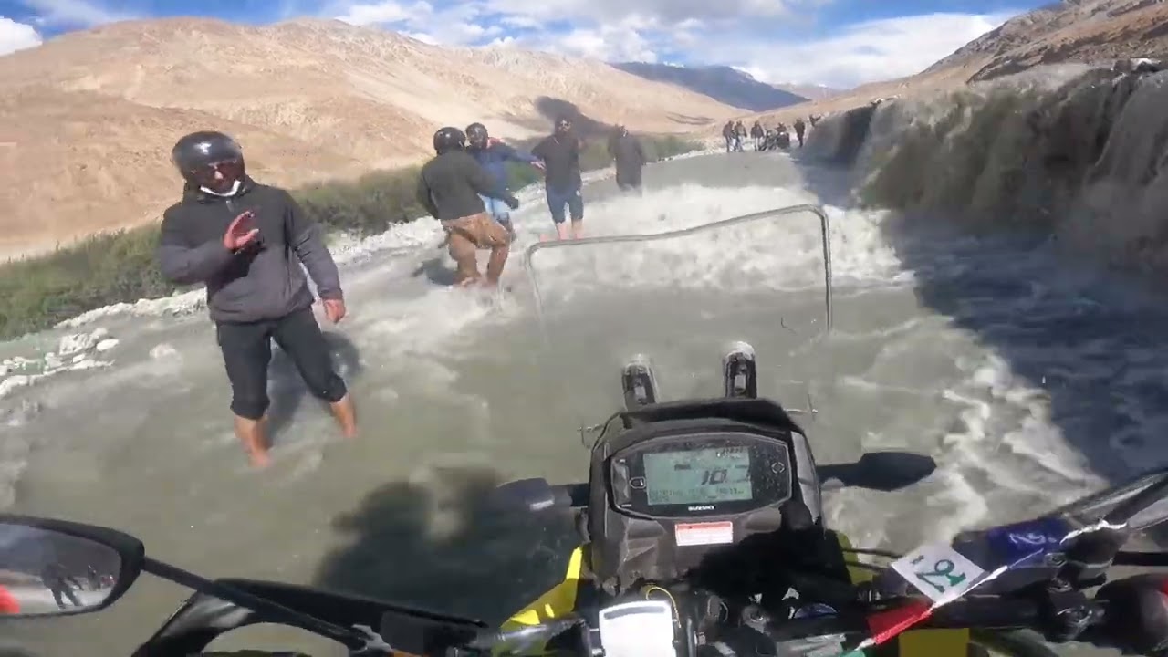 Vstrom SX 250 River Crossing Raw Footage - Leh Ladakh