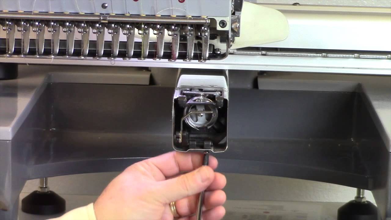 Avancé Training - Cleaning Bobbin Area & Bobbin Case