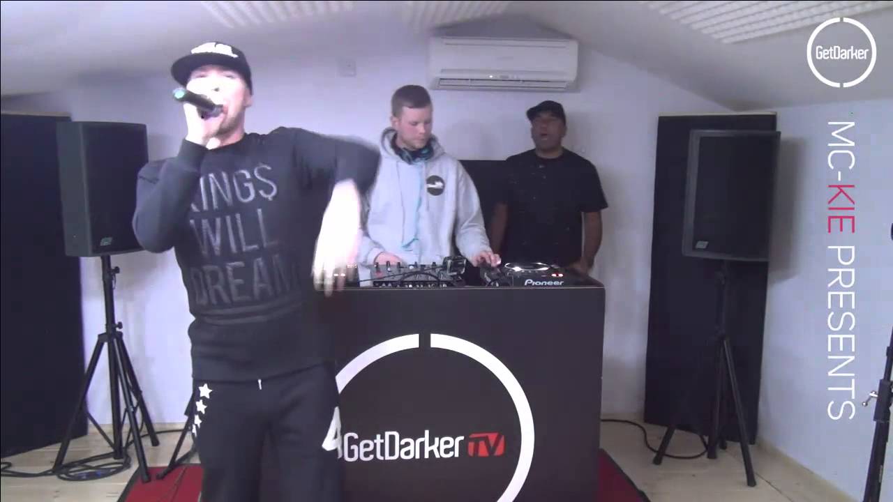 MC Vapour - Move Your Body - [Live Performance]