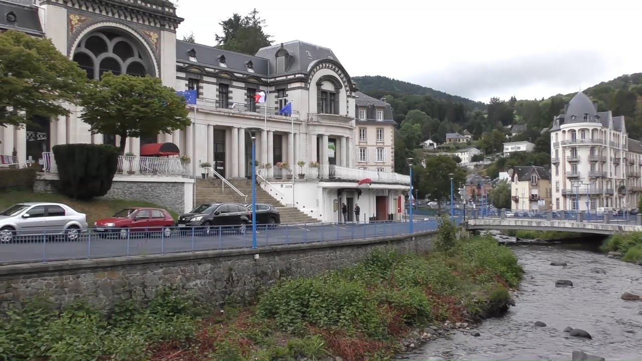 AUVERGNE-RHÔNE-ALPES : La BOURBOULE .