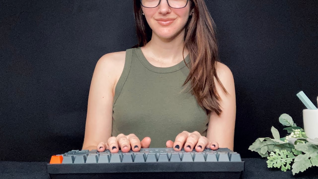ASMR: регистрация в отеле. Тихая речь, набор текста на клавиатуре, личное внимание.