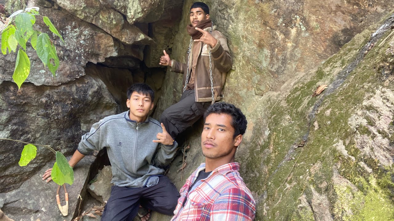 caving in nepal 😲