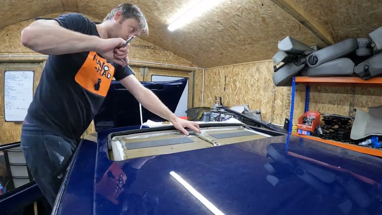 Rover SD1 2400 SD Turbo Diesel - Видео 117. Перетяжка потолка, установка и регулировка люка.