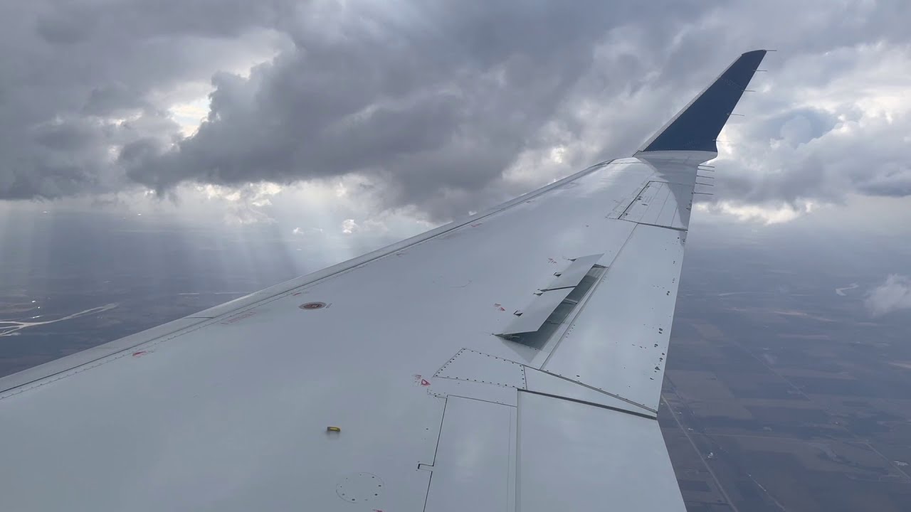 Delta CRJ-900 Bumpy Approach & Landing w/ Go-Around at Des Moines International Airport (DSM)