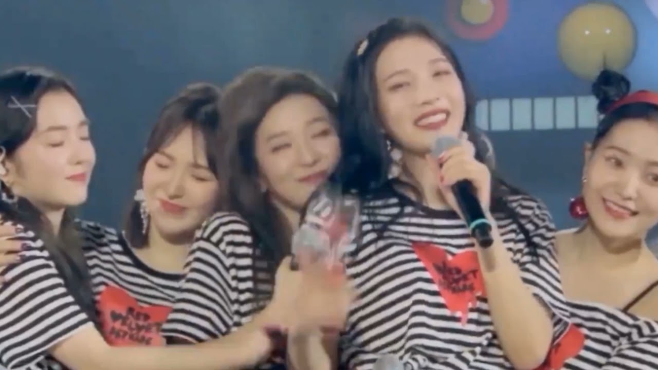 #Wenseul || Seulgi accidentally hit Wendy's head and their laugh so cute 😌 😂
