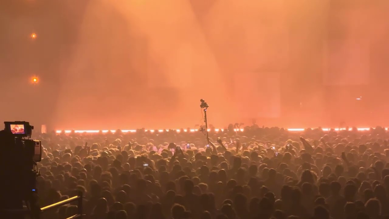 Feu! Chatterton live in Paris (Bercy - Accor Arena) - February 10 2026 - Le Labyrinthe