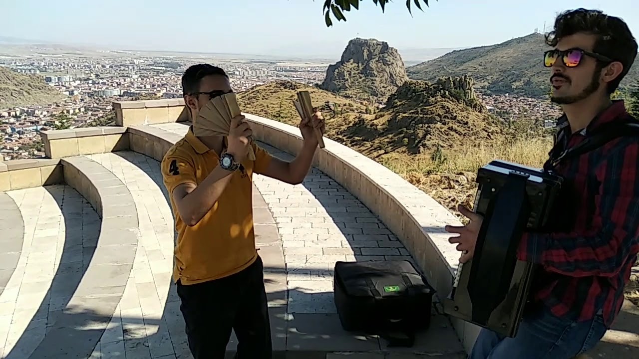Tayyib Berk Abayhan'dan kobuzçu kız tartuv