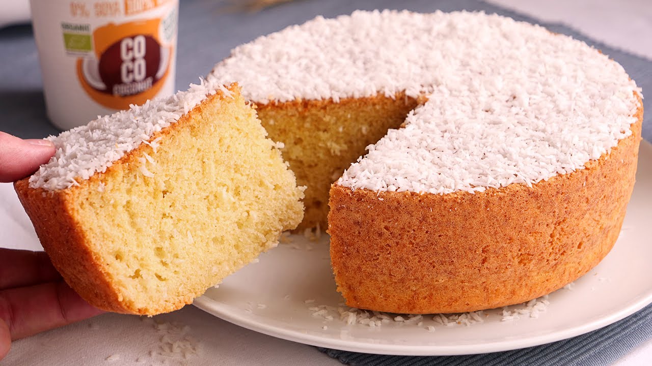 Очень простой, пышный и сочный кокосовый пирог — без весов 😁💕