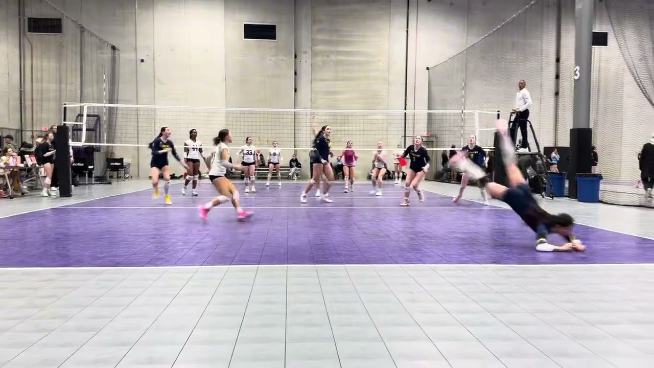 14 year old VC United Club Volleyball . 16 Navy Elite DS/Libero 