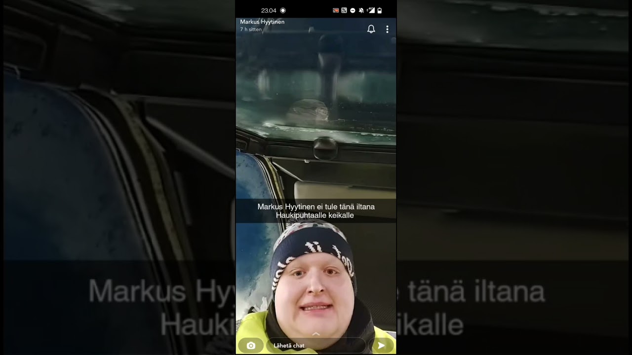 Markus Hyytinen ragee kun saa fanilahjaksi sukkia