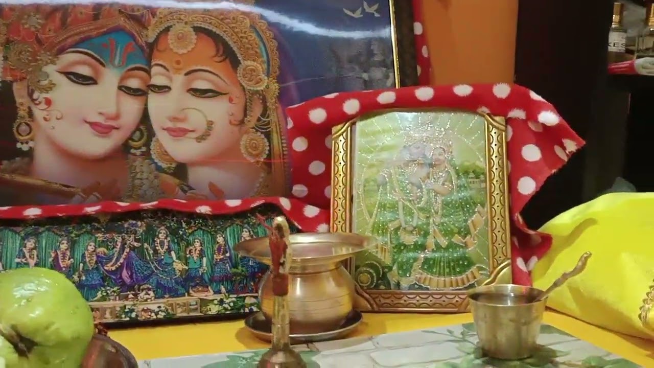 Laddu Gopal Ji ko bhog lagate samay🦚गोपाल जी को भोग लगाते समय का गीत 🙏 प्लीज वीडियो को  👍