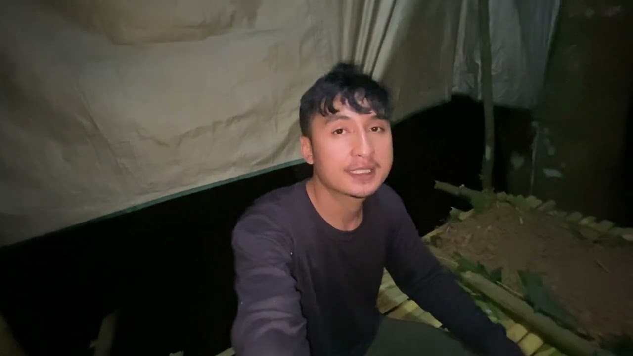 นอนที่พักร้างในป่า ต่อเติมเตาไฟเพื่อความอบอุ่นในตอนกลางคืน