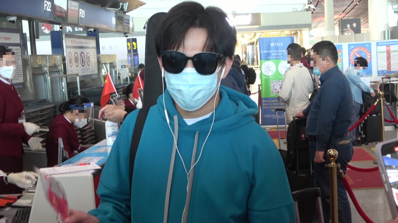 @DimashQudaibergen_official Departs from Beijing Airport 2021.10.11 【Fancam】Full · 4K HD