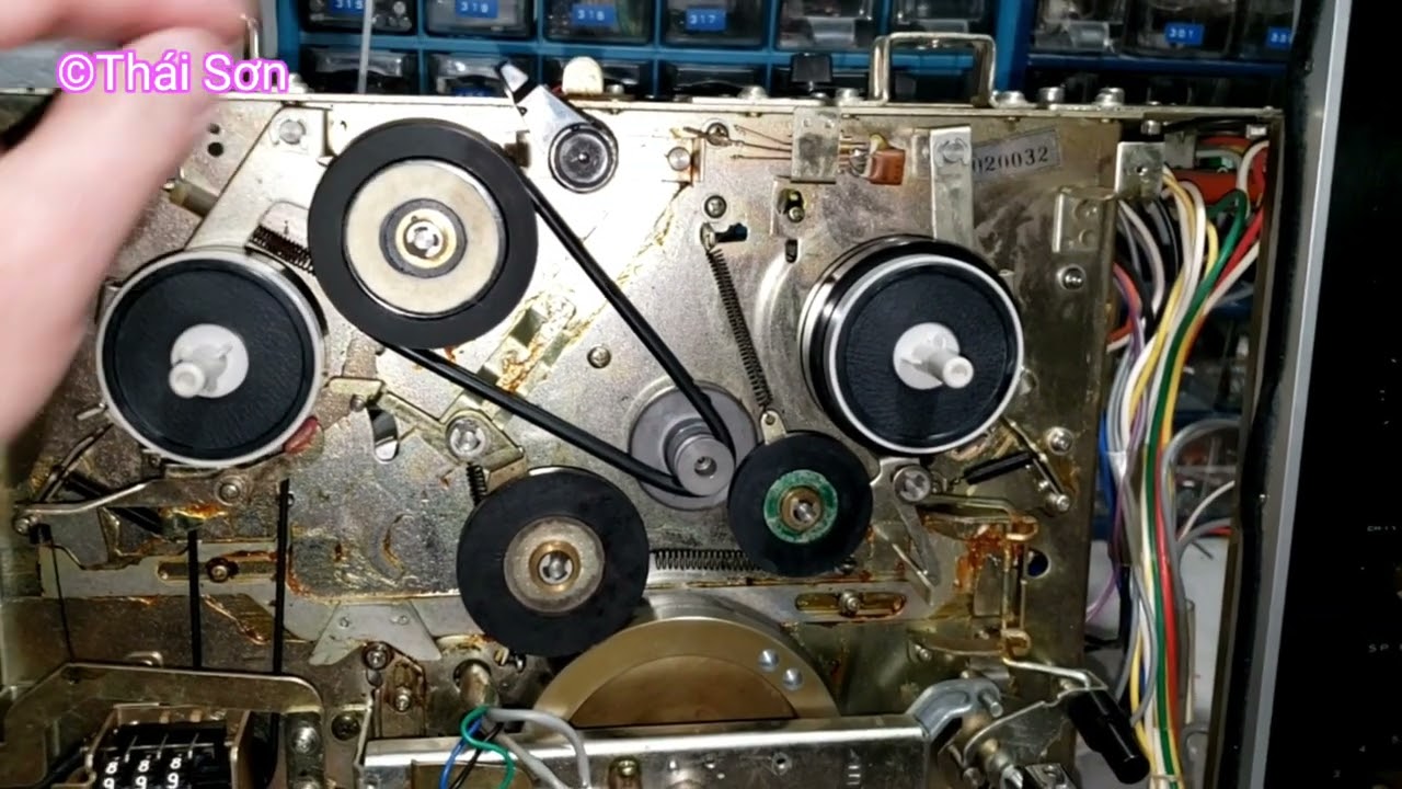 SONY TC-530 Tape Recorder/Player 1967 (Part 2) The plastic wheel can't engated with flywheel problem